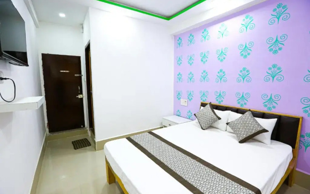 OYO 90380 Hotel Golden City