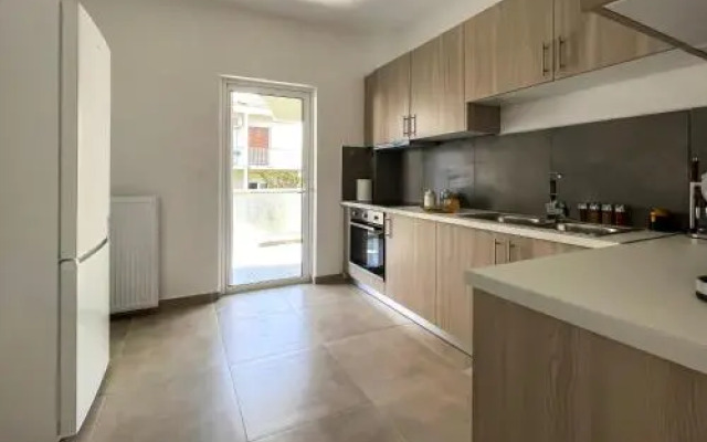 Central & Spacious 105Sq Meters Apt In Viktoria