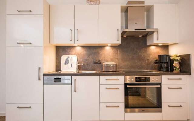 High Geest 4 - Including Many Extras