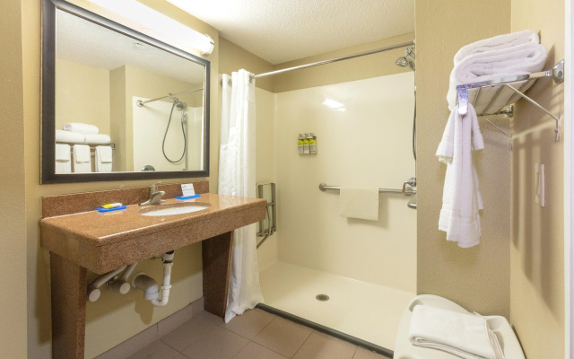 Holiday Inn Express & Suites Jacksonville Airport by IHG