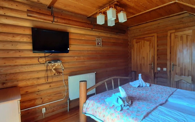 "Обійми гір"Котеджі