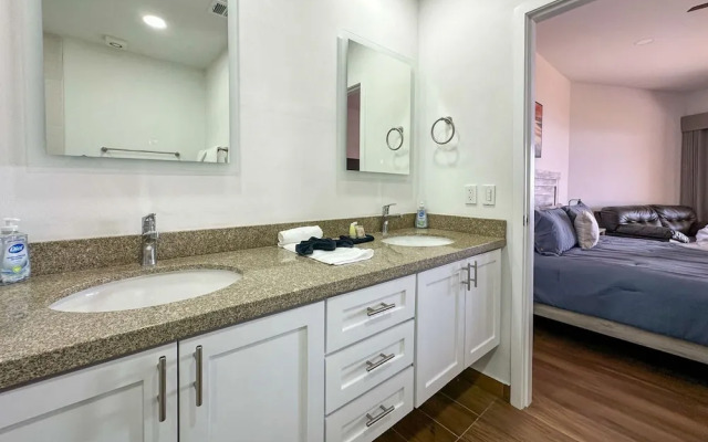 Steps to Sandy Beach Pool Renovated 2BR Condo