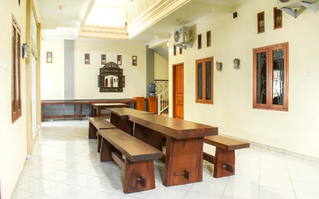 OYO 1642 Penginapan Anggrek Syariah 2