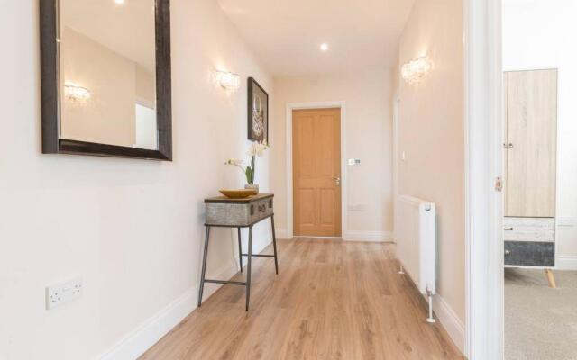 ⭐⭐⭐⭐⭐ Stunning Penthouse Overlooking River - 1 Bed