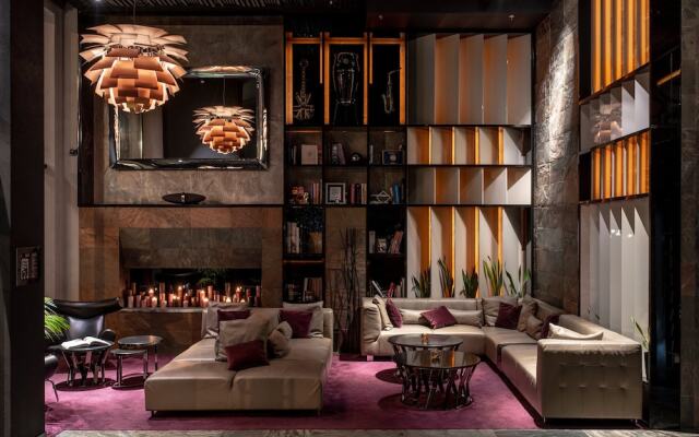 11 Mirrors Design Hotel