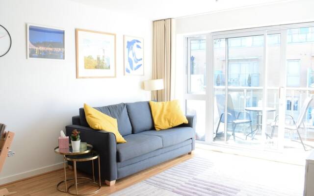 Modern 1 Bedroom In Bow With Sunny Balcony