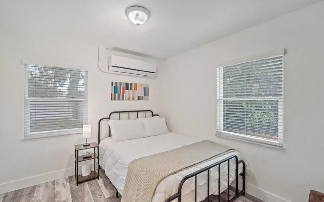 Urban Nest On 8th 4 Bedroom Home