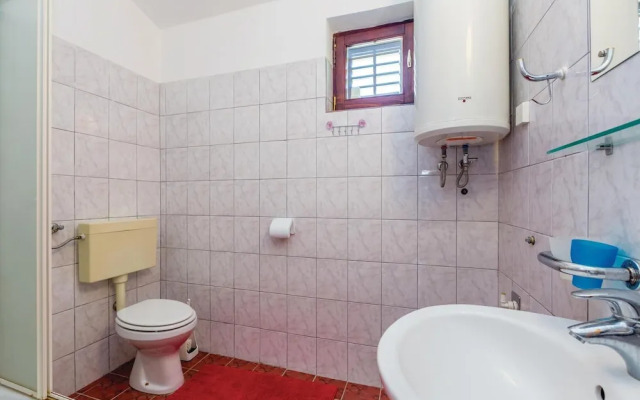 Stunning Apartment in Pinezici With 2 Bedrooms and Wifi