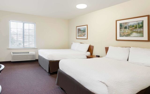 WoodSpring Suites Tyler Rose Garden