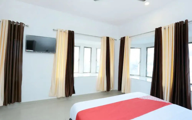 OYO 14328 Hotel Rv Tower