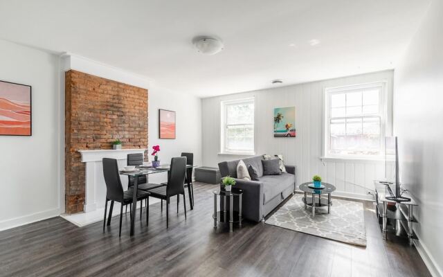 2BR Apt With Netflix - Close to Shopping Parks