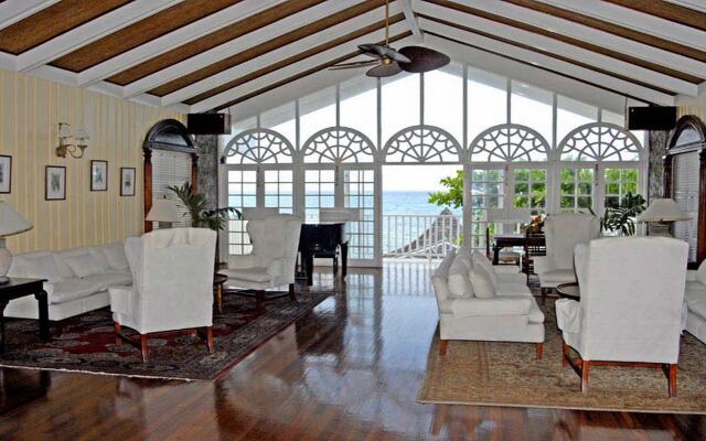 Shaw Park Beach Hotel & Spa