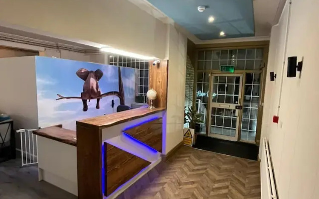 White Rose Hotel and Restaurant