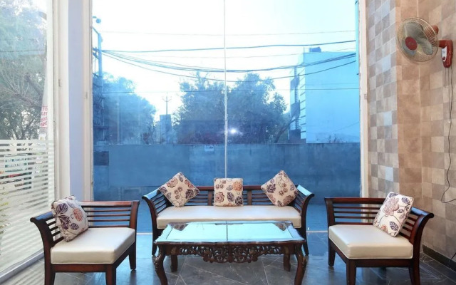 Hotel Yellow by OYO