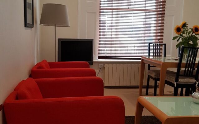 Modern 2 Bedroom Flat in Victoria - Zone 1