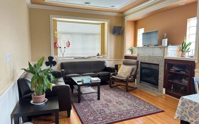 Vancouver Metrotown Modern Guest House
