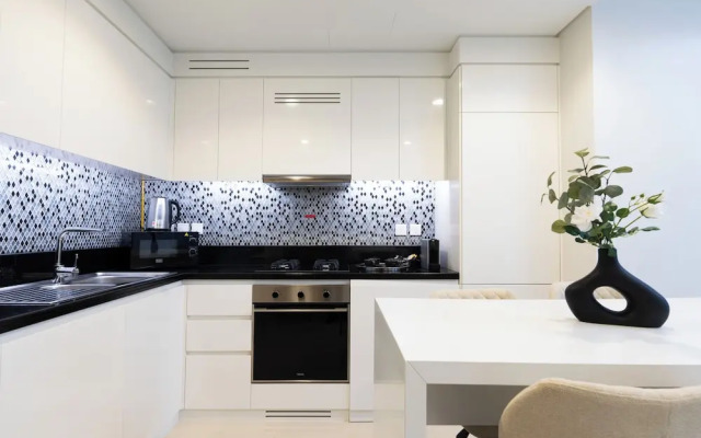 Lux 2BR Aykon Escape in Business Bay