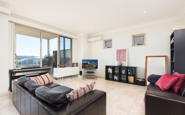 Stylish 2 Bdr Overlooking Parsley Bay H379