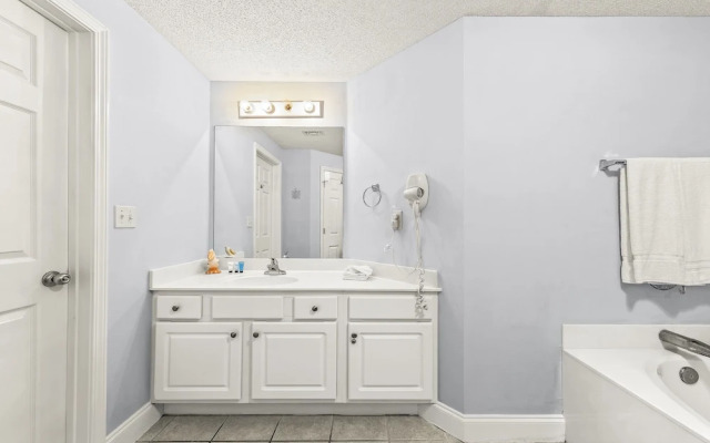 Palacio Condos by Hosteeva