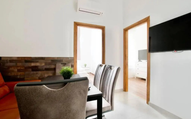 Premium Apartment by Hi5 - Central 3 bedroom (221)