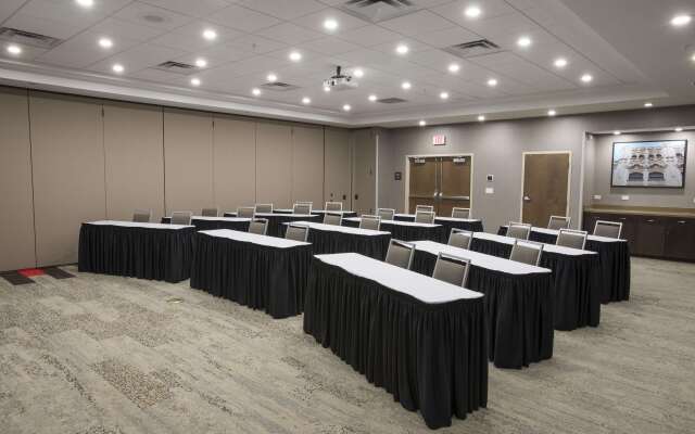 Hampton Inn & Suites Cincinnati / Kenwood