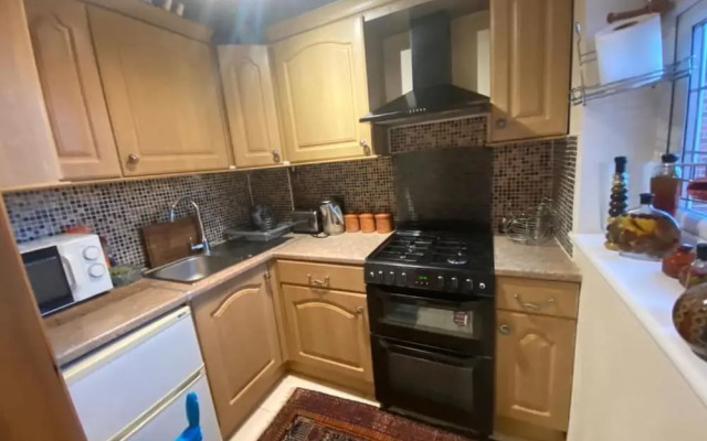 2-bed Apartment in High Wycombe Private Garden