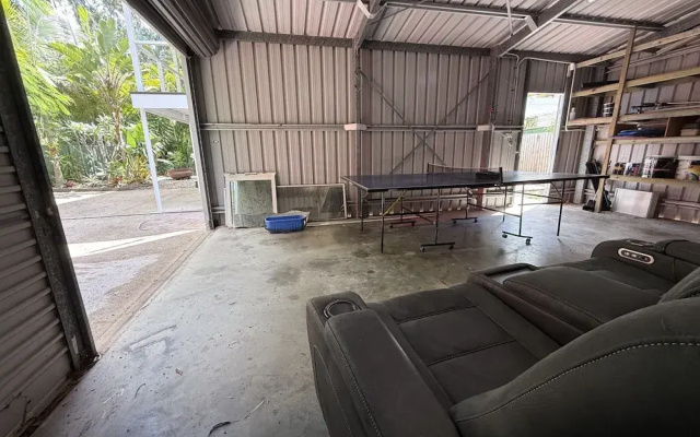 The Palms - Beach Retreat With Pool, Garden, BBQ