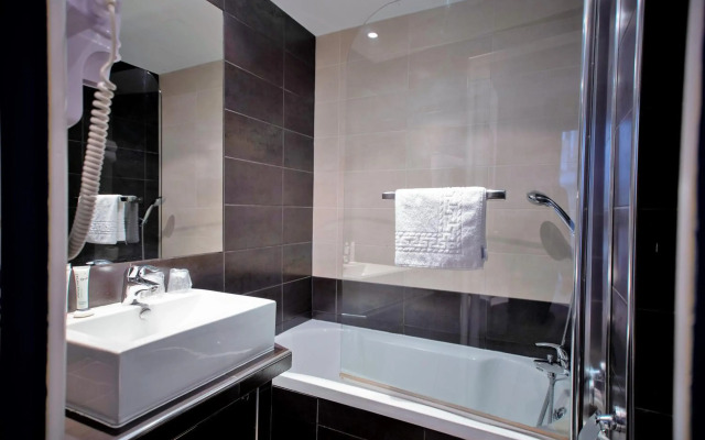 Hotel du Théâtre by Patrick Hayat