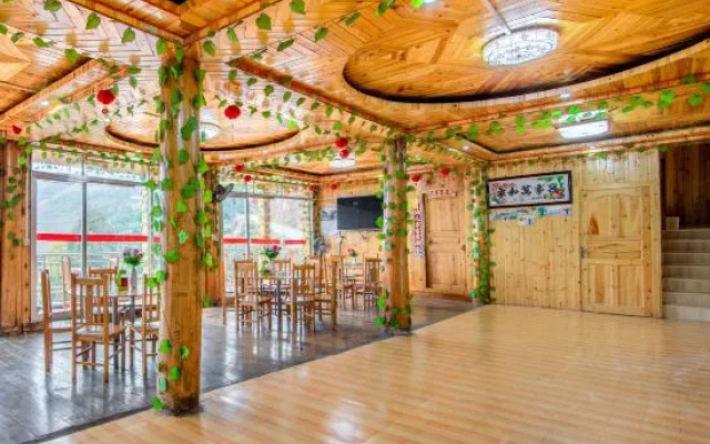 Longji Terrace Yunshang Cabin (Jinfodingguan Attractions Shop)
