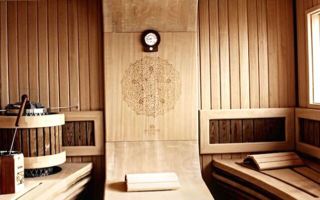 Sky Tower Deluxe Hotel