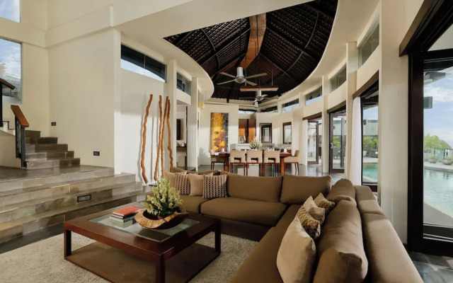 Villa Oshra by Nakula