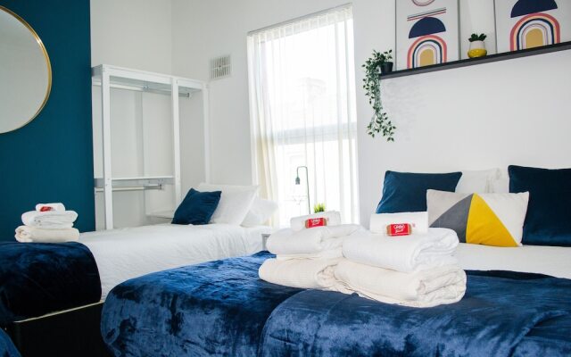 Modern House Perfect for Business, City Break Or Football