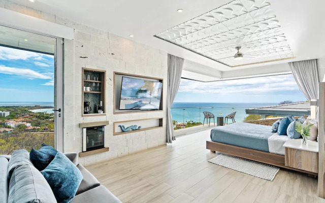 Luxury Villa: Hot Tub: Ocean Views: Fully Staffed