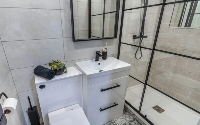 5 Bed Villa-sleeps 10-hot Tub-bar & Pool Table