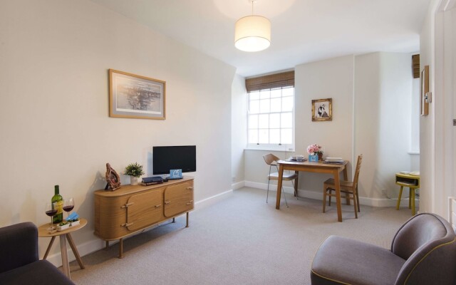 Bright Queen Alexandra Apartment - MPN
