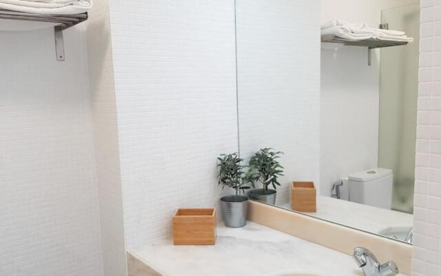 Grey Heron Apartment