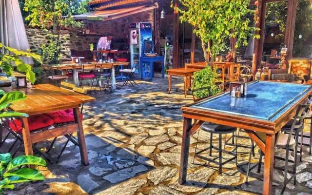 Birgi Hotel Saliha Hanim Tas Konak