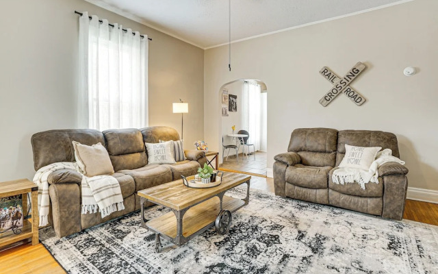 Home w/ Fenced Backyard, 6 Mi to Dtwn Louisville!