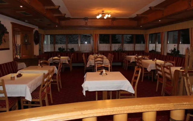 Hotel Höllroah
