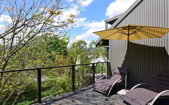 Cloudsong Chalet 3 - Close to the village centre!