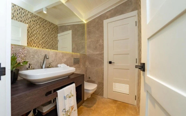 Luxurious 3 Br Golf Villa