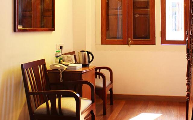 Heeren Straits Hotel