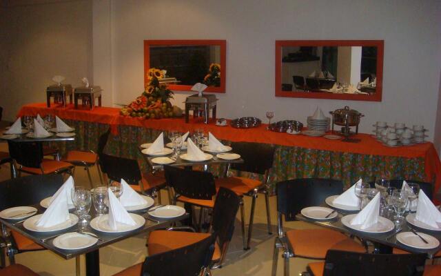 Hotel Manantial