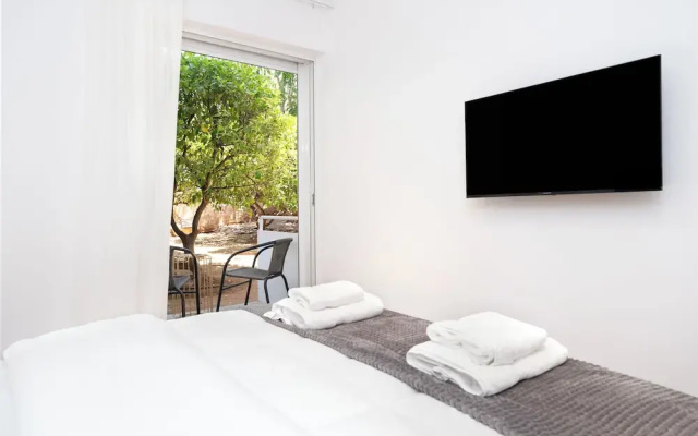 Stylish Apartment in Athens Riviera with Outdoor Patio