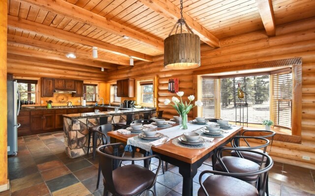 FlagRanch - 4 Br cabin by RedAwning