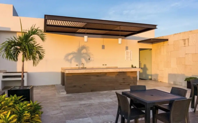 Luxury Studio Rooftop Pool and Jacuzzi
