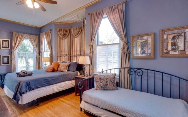 Elegant 2BR on Forsyth Park