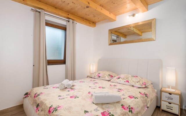 Amazing Home in Gostinjac With Wifi and 3 Bedrooms