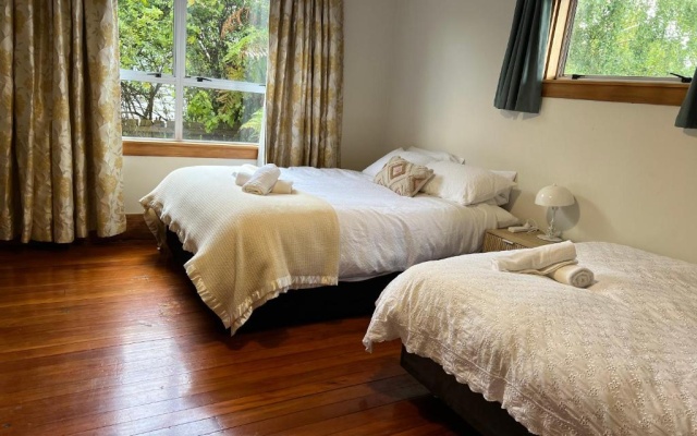 Rotorua Holiday Villa – Guest Rooms – Rotorua