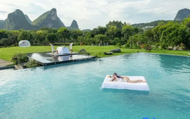 Shanzhige Light Luxury Holiday Hotel (Yangshuo West Street)